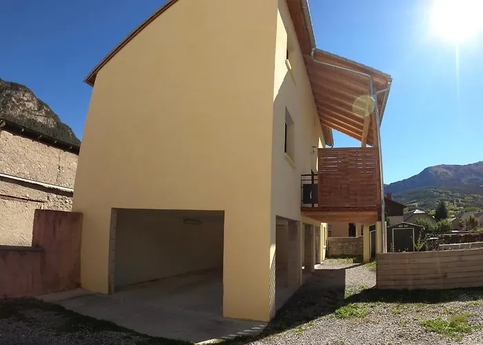 Maison Neuve Proche De Barcelonnette * Jausiers